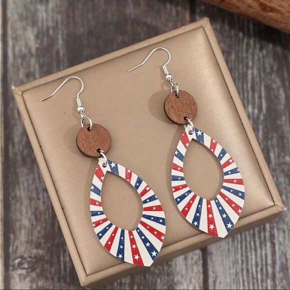 Wood rain drop American flag 4th of July earrings - Picture 5 of 9